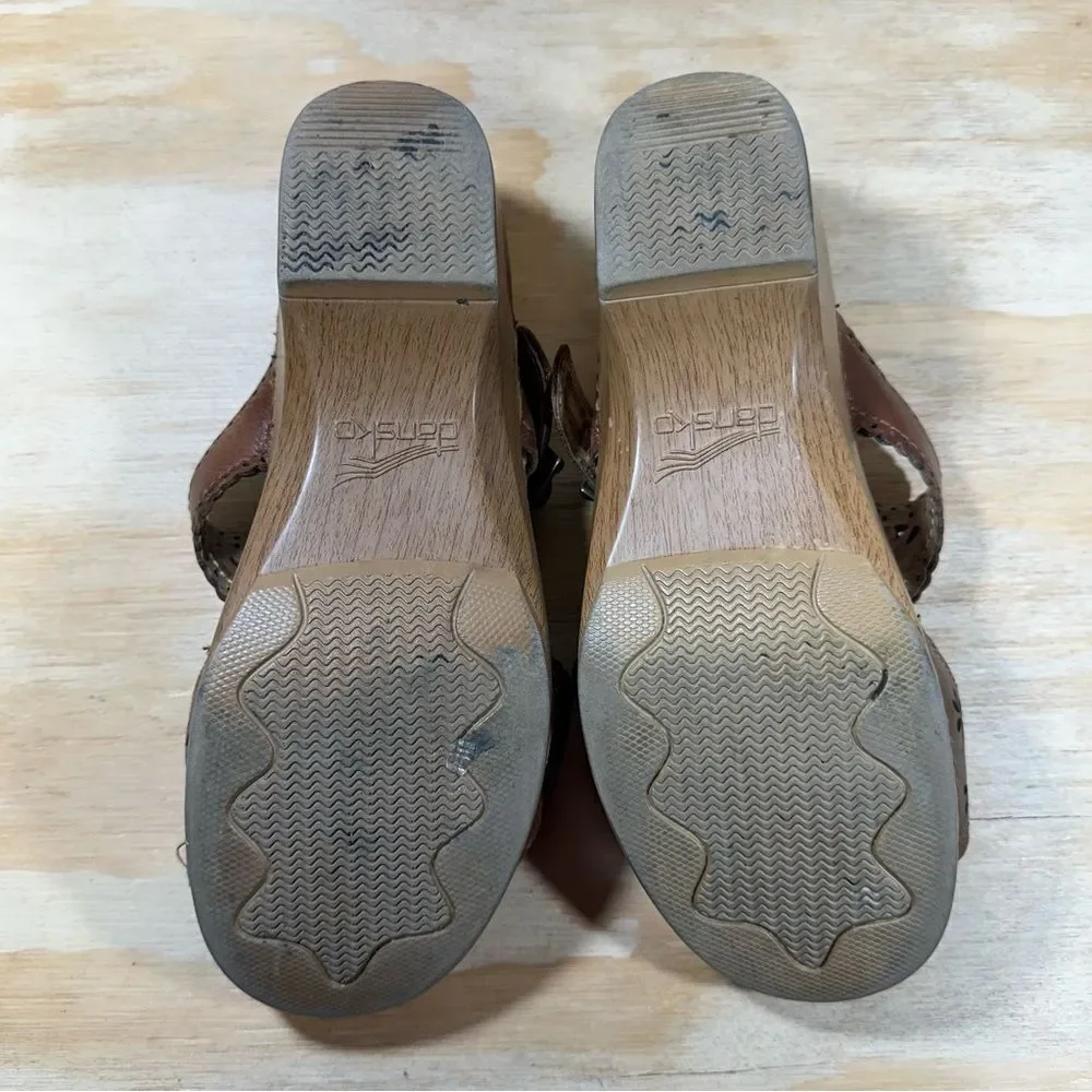 Dansko Cutout Wedge Sandals Women’s Size 7.5